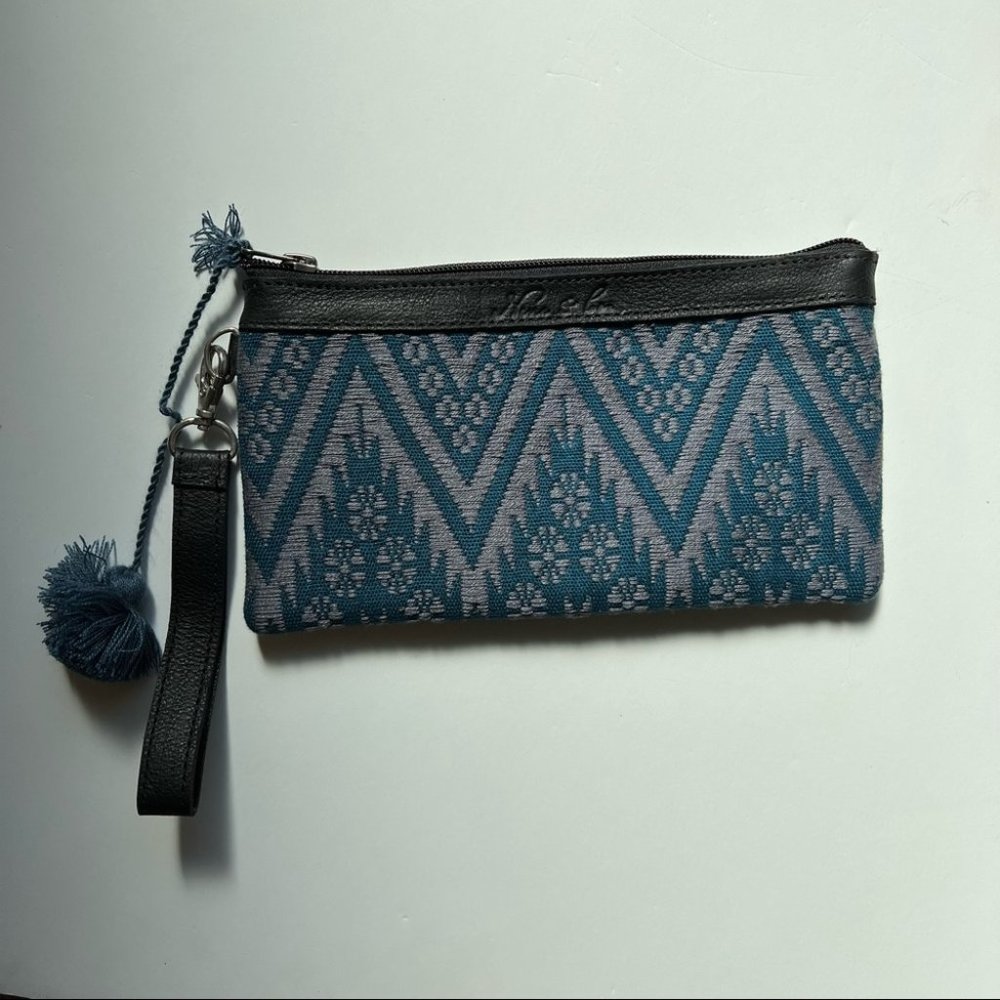 Nena & Co. Embroidered Artisan Collection Wristlet NWOT